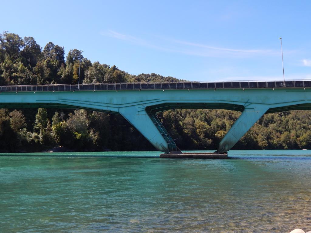 Cabanas Nutrias Patagonicas Puelo River Esterno foto