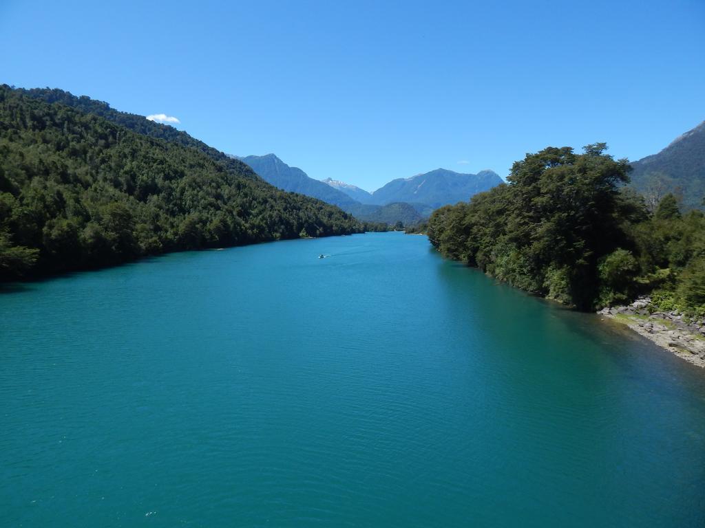 Cabanas Nutrias Patagonicas Puelo River Esterno foto