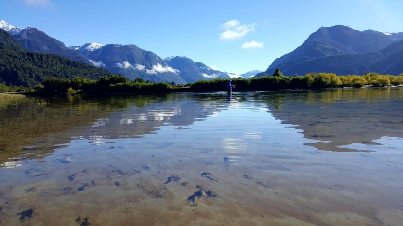 Cabanas Nutrias Patagonicas Puelo River Esterno foto