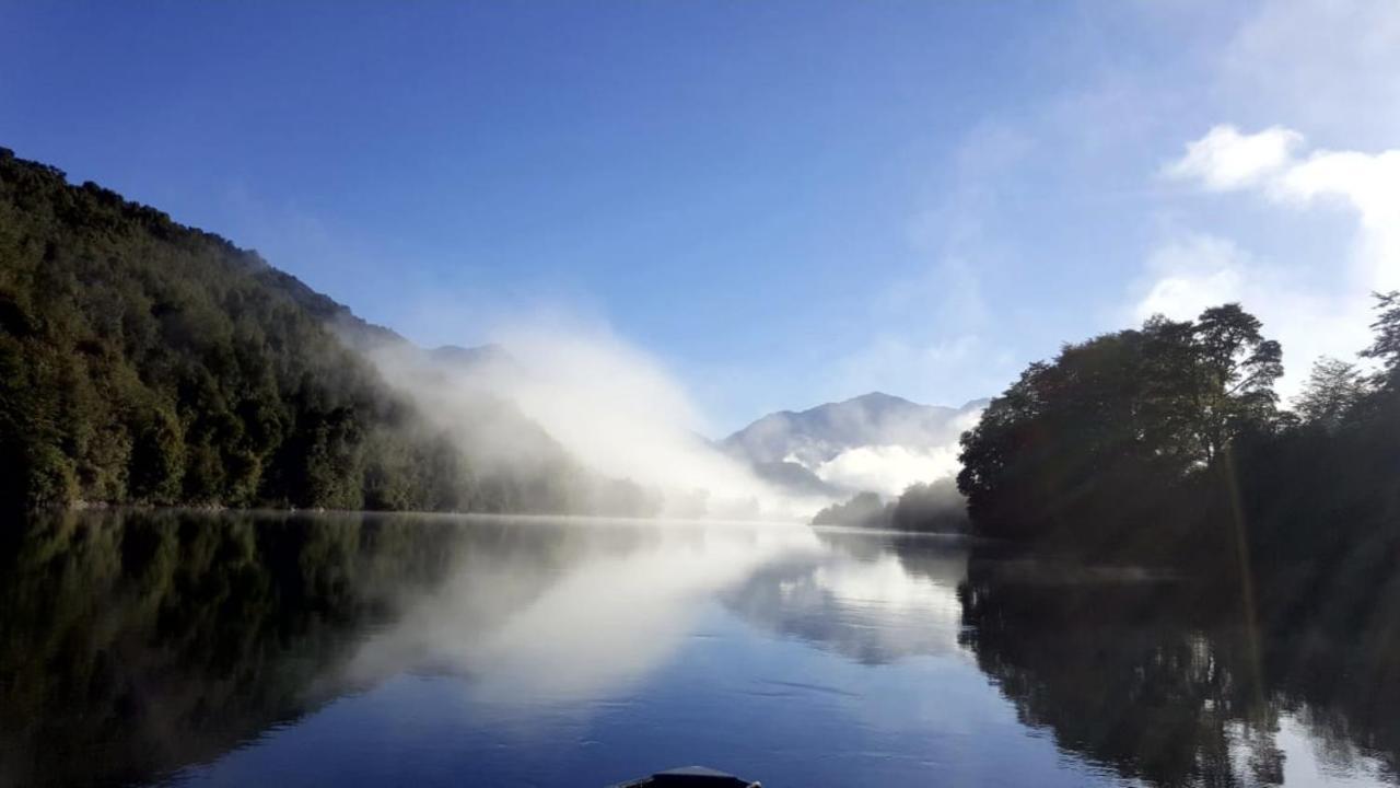 Cabanas Nutrias Patagonicas Puelo River Esterno foto